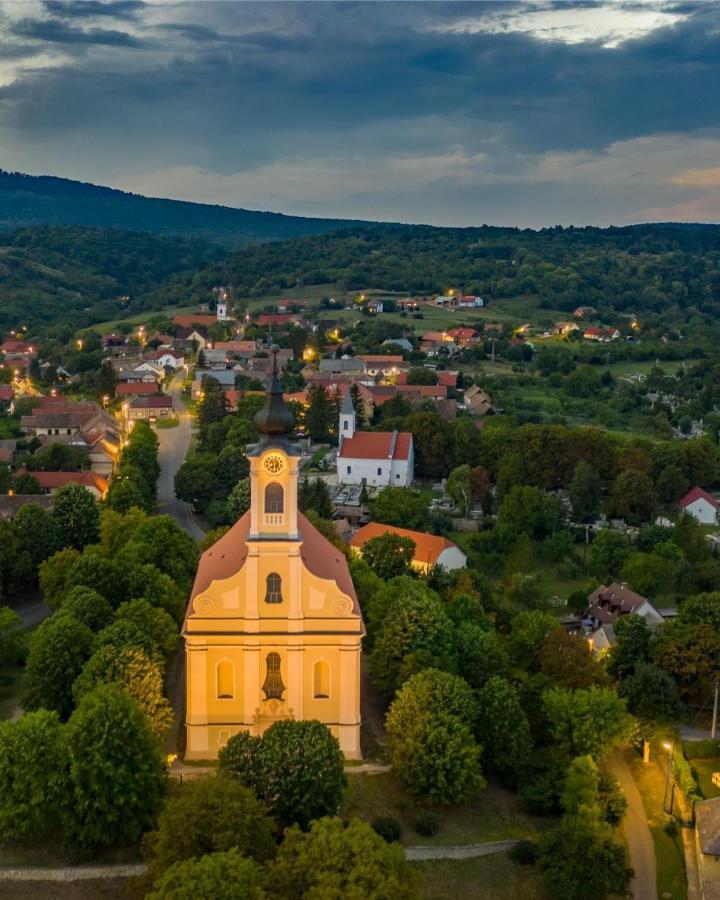 Отель Edenkert Vendeghazak Pecsvarad Экстерьер фото